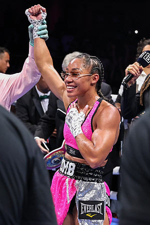 Boxing: Alycia Baumgardner vs Christina Linardatou Fight Night