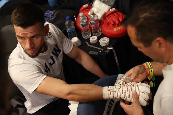 Boxing: Haney and Linares Fight Night