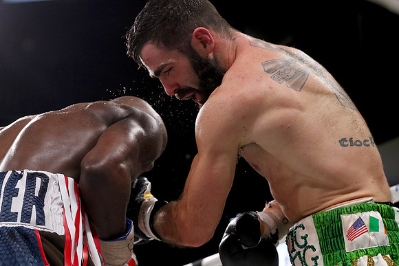 Boxing: Farmer vs Carroll
