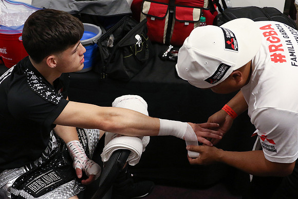 Boxing: Canelo Alvarez vs Daniel Jacobs
