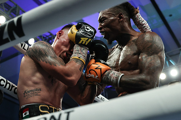O'Shaquie Foster vs Eduardo Hernandez Fight Night