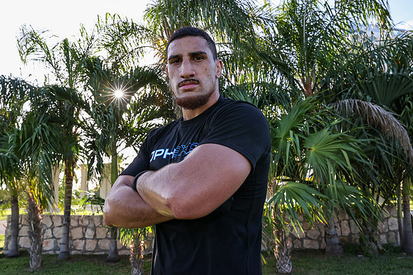Justis Huni Workout in Cancun