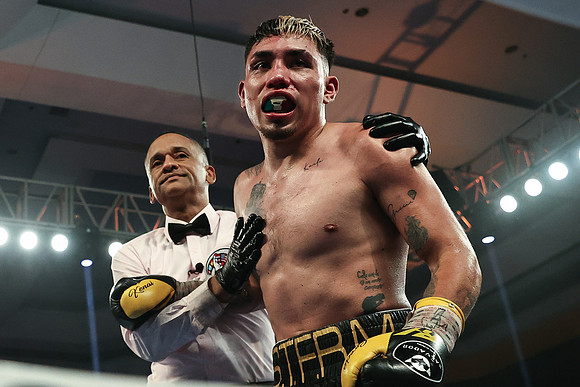 O'Shaquie Foster vs Eduardo Hernandez Fight Night