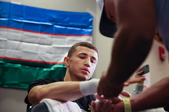 Boxing: Gennadiy Golovkin vs Sergiy Derevyanchenko
