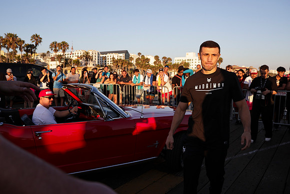 Terence Crawford vs Israil Madrimov Grand Arrivals